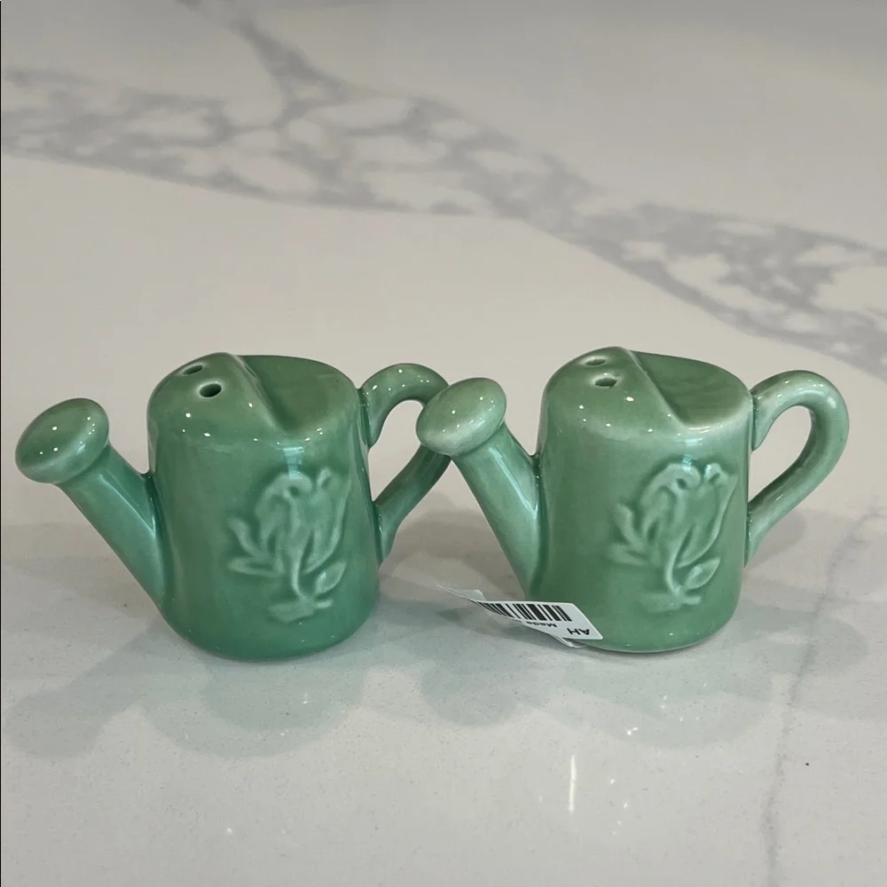 Cute. Mini Salt and pepper shakers.